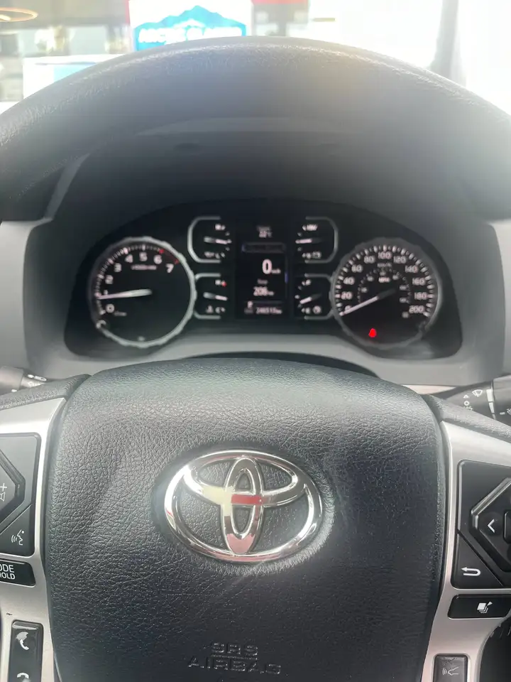 Toyota Tundra снимка Toyota Tundra