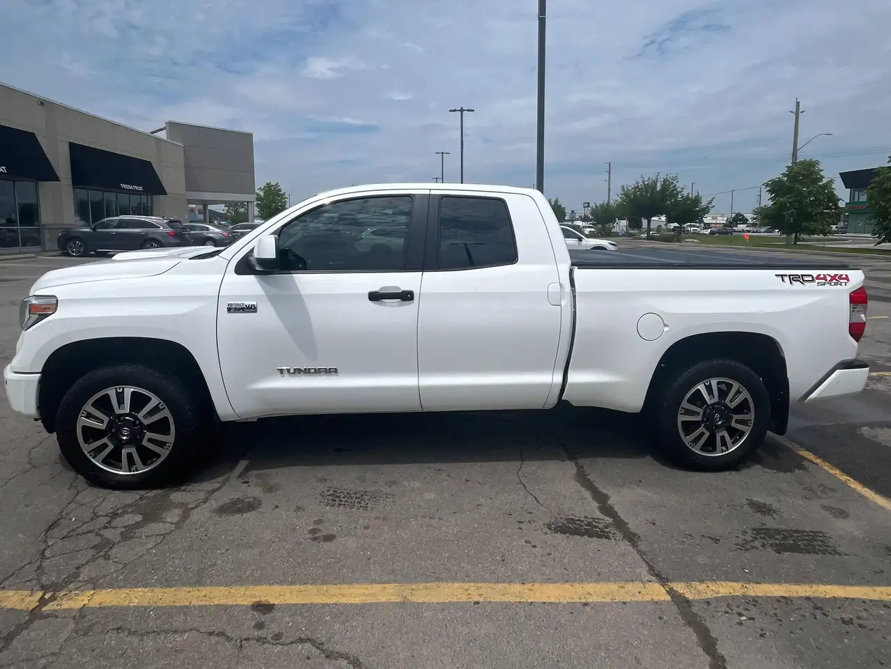 Toyota Tundra снимка Toyota Tundra