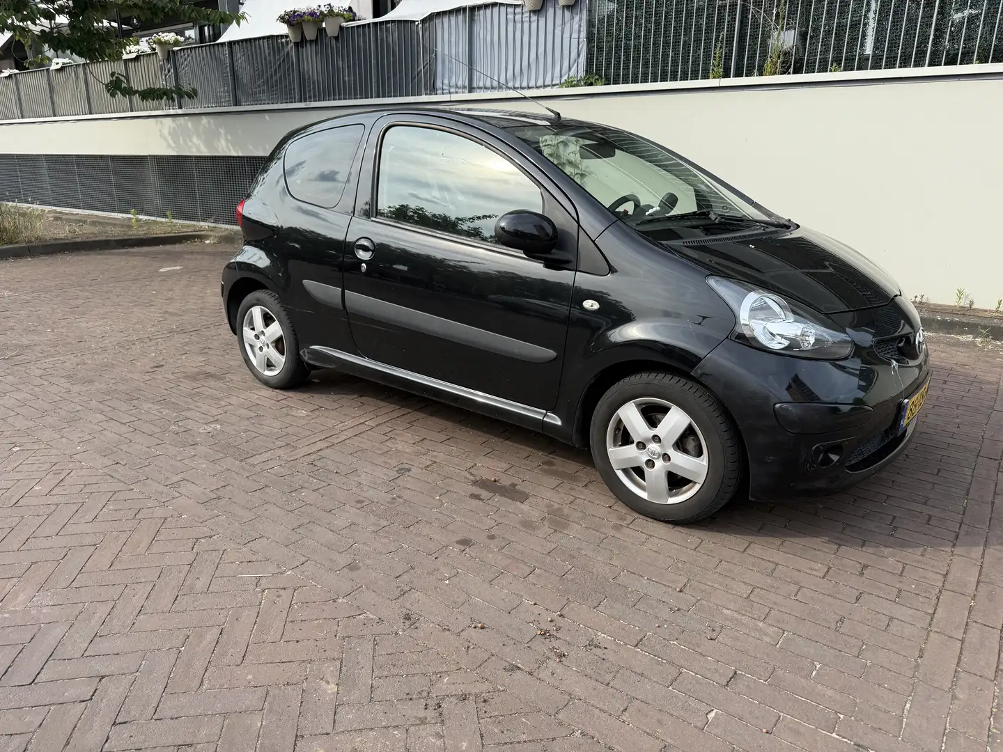 Toyota Aygo 1.0-12V Sport Zwart - 1