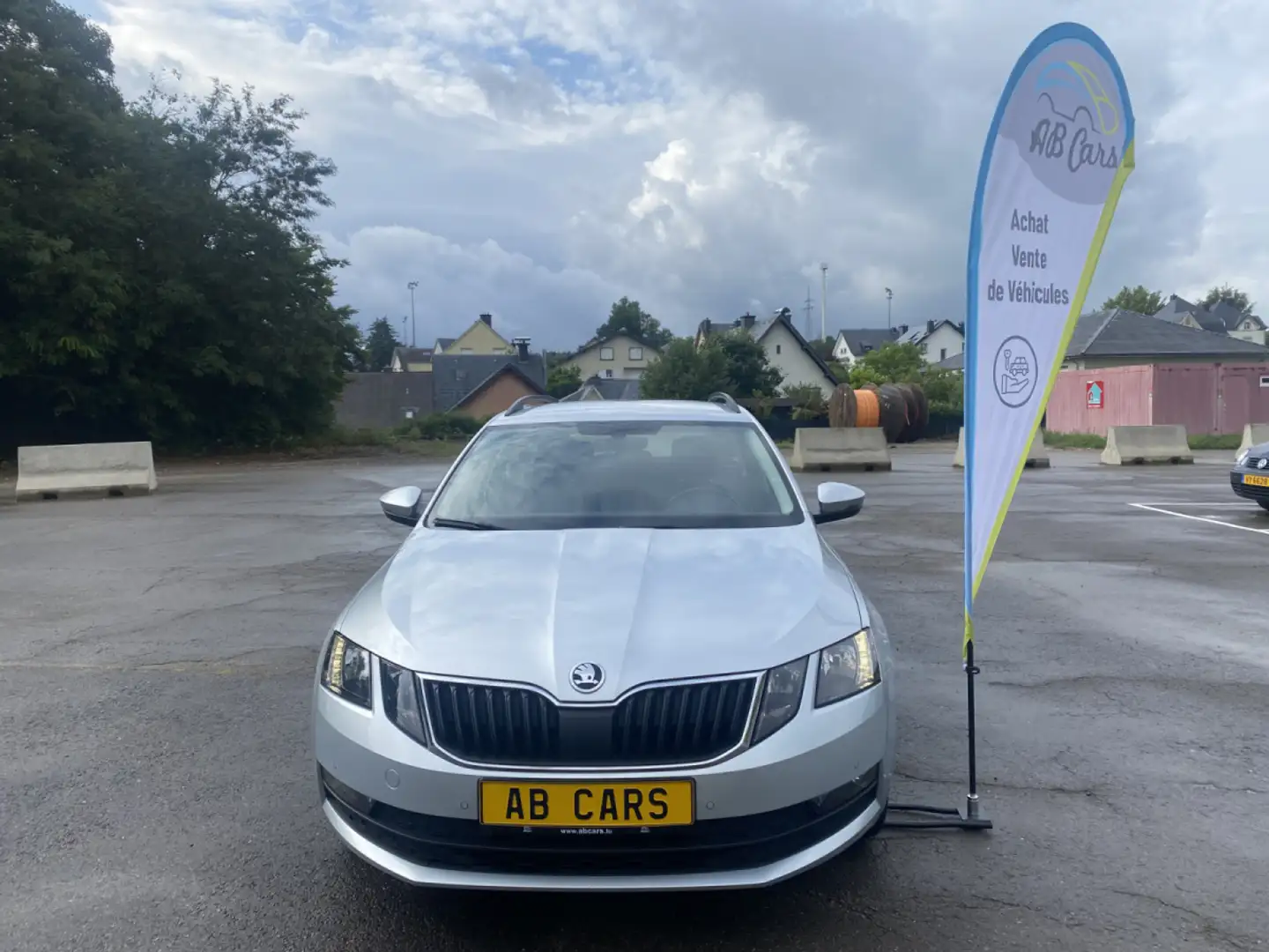 Skoda Octavia Combi 1.6Tdi DSG Navi 2xPDC Apple CarPlay Argent - 2
