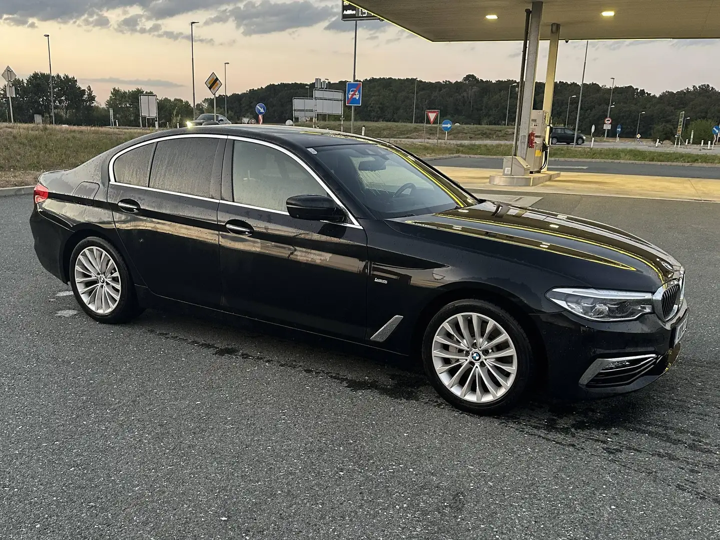 BMW 525 525d Aut. Schwarz - 1