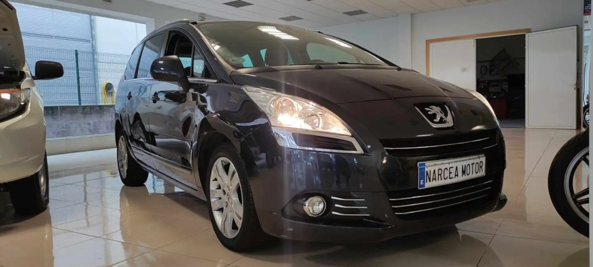 Peugeot 5008 1.6HDI Access 115 Blauw - 2