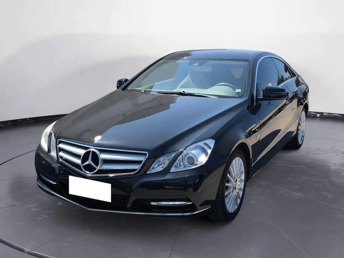 Mercedes-Benz E 220 Cpé (C207) E 220 CDI Coupé BlueEFFICIENCY Avantga Black - 1