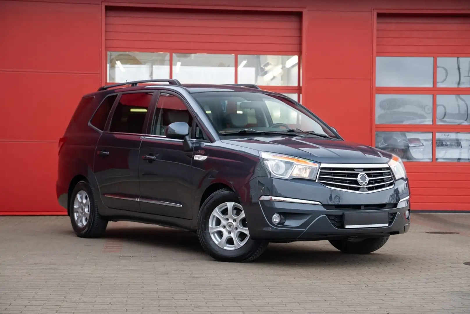 SsangYong Rodius Crystal 4WD/Leder/PDC/Euro6/1-Hand Gris - 2