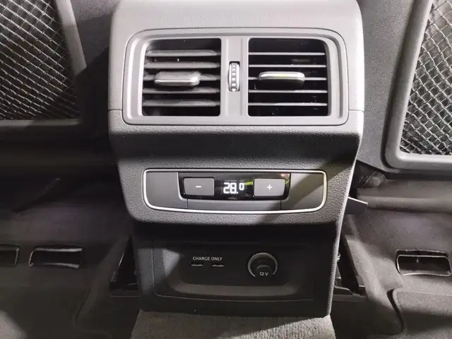 Audi Q5 view 15