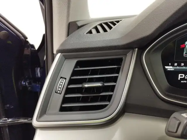 Audi Q5 view 12