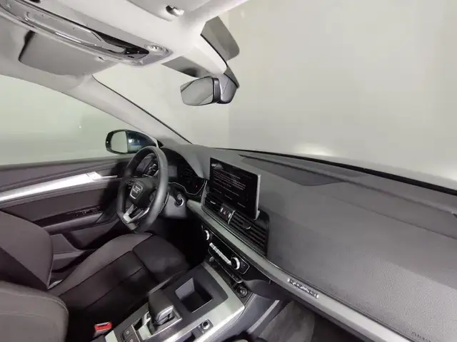 Audi Q5 view 14
