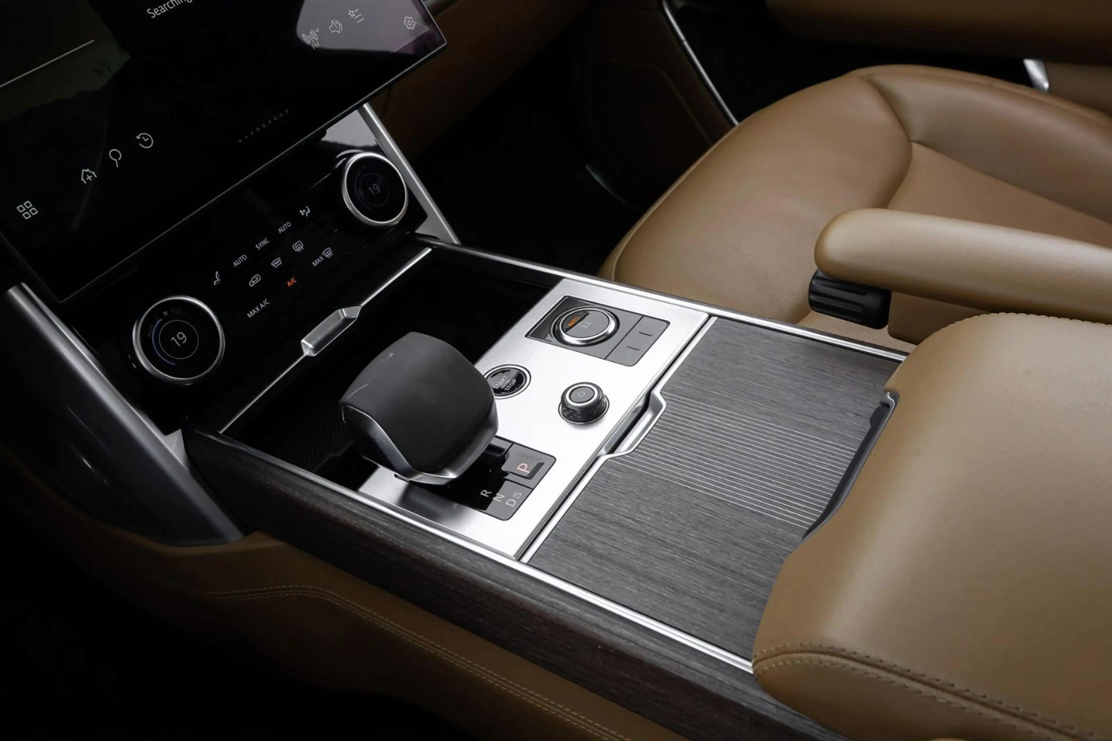 Land Rover Range Rover D350 Autobiography°PANO°AHK°LUFT° — photo 9