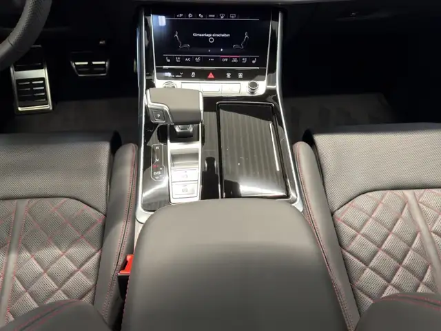 Audi Q8 view 13