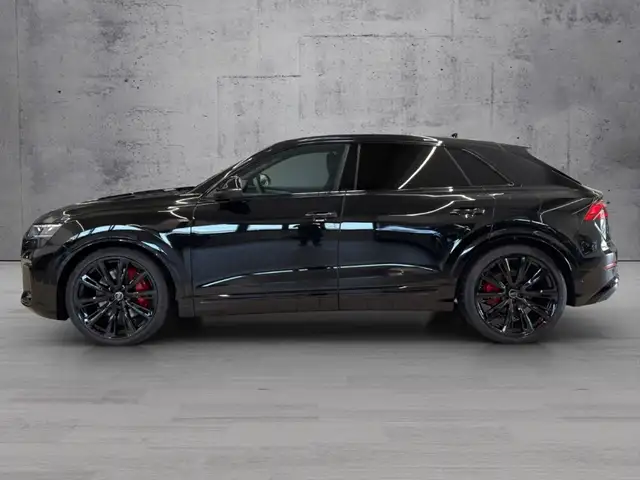 Audi Q8 view 3