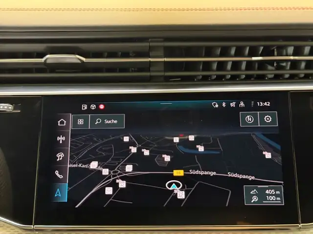 Audi Q8 view 14