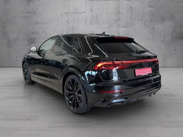 Audi Q8 view 5