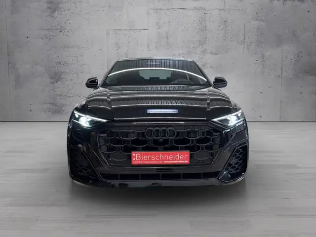 Audi Q8 view 2