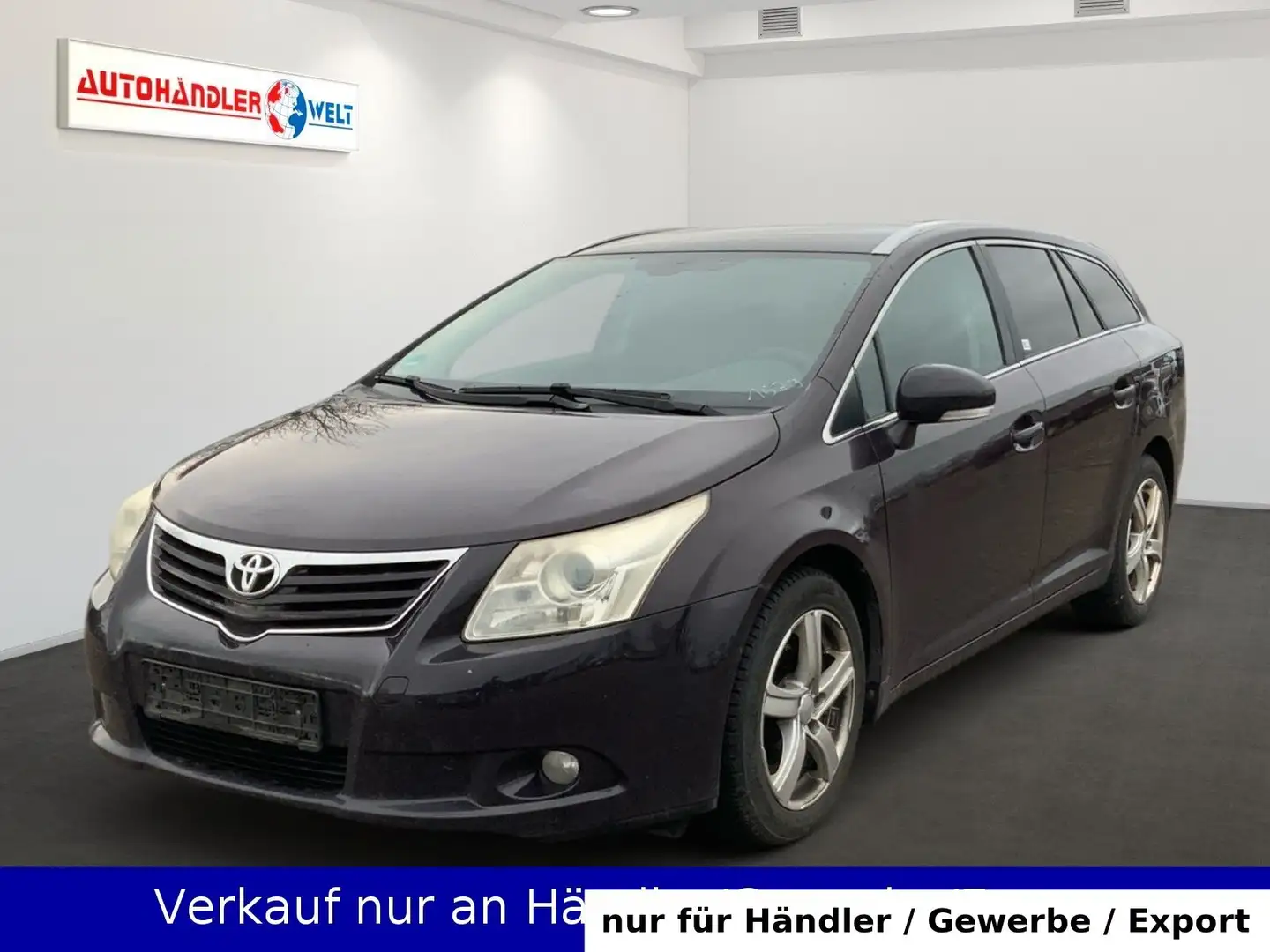 Toyota Avensis Kombi 1.8 Executive Rot - 1