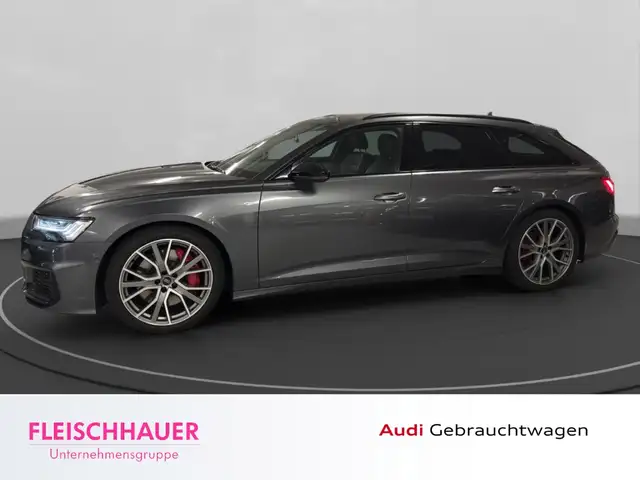 Audi A6 Avant view 3