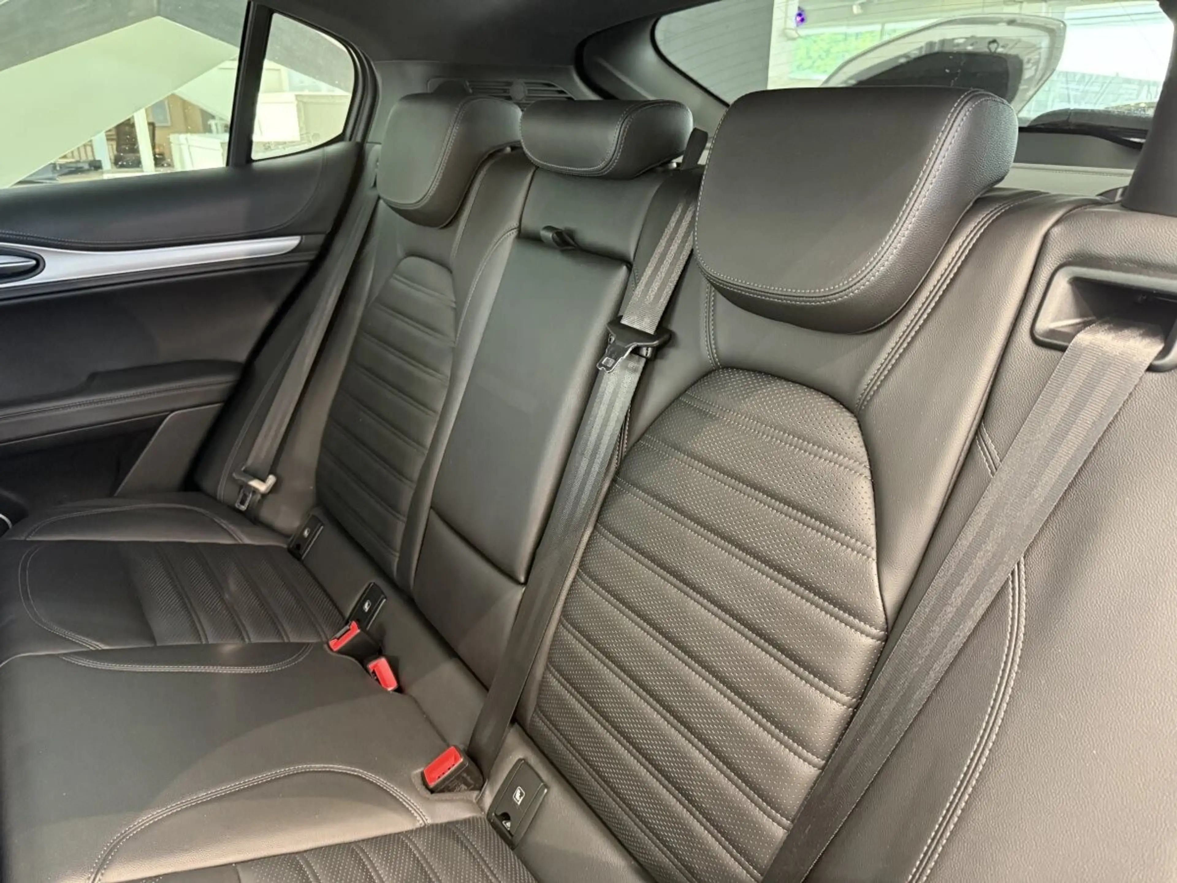 Alfa Romeo Stelvio Veloce Q4 — photo 14