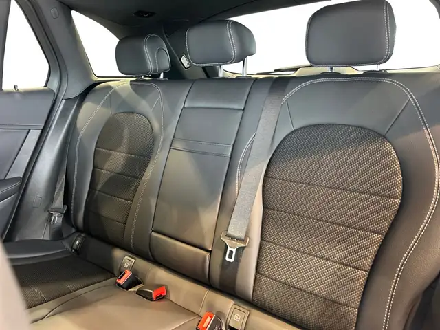 Mercedes-Benz GLC view 12
