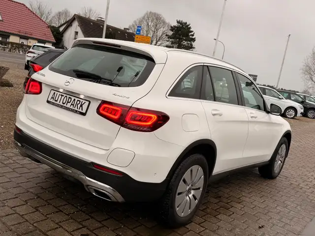 Mercedes-Benz GLC 300 view 6
