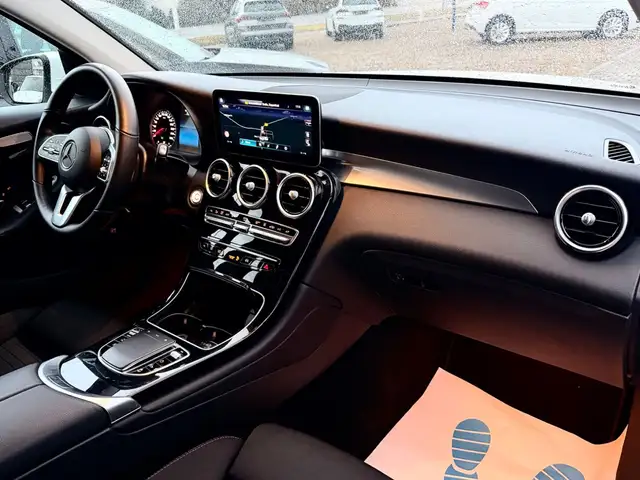 Mercedes-Benz GLC 300 view 12