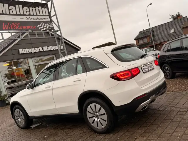 Mercedes-Benz GLC 300 view 5