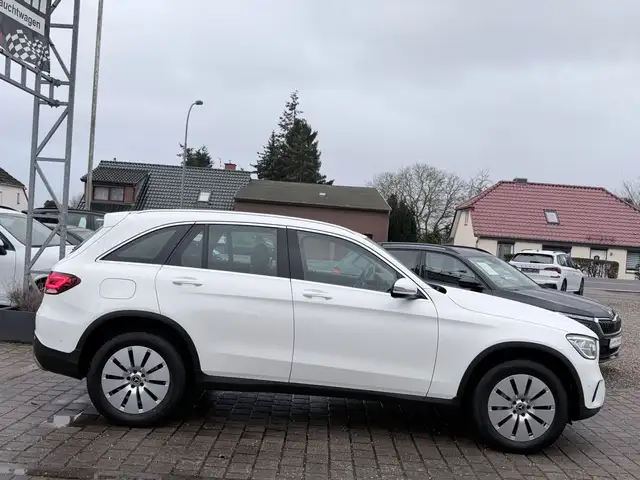 Mercedes-Benz GLC 300 view 7