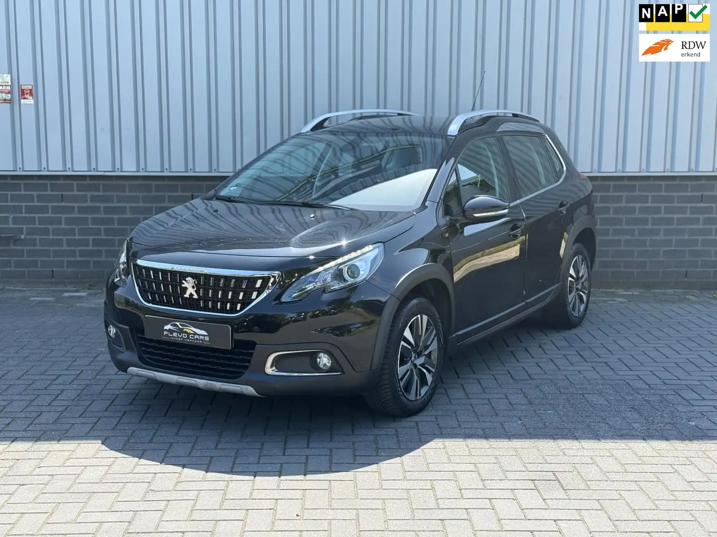 Peugeot 2008 1.2 PureTech Allure |Pano|Navi|CruiseCtrl| Schwarz - 1