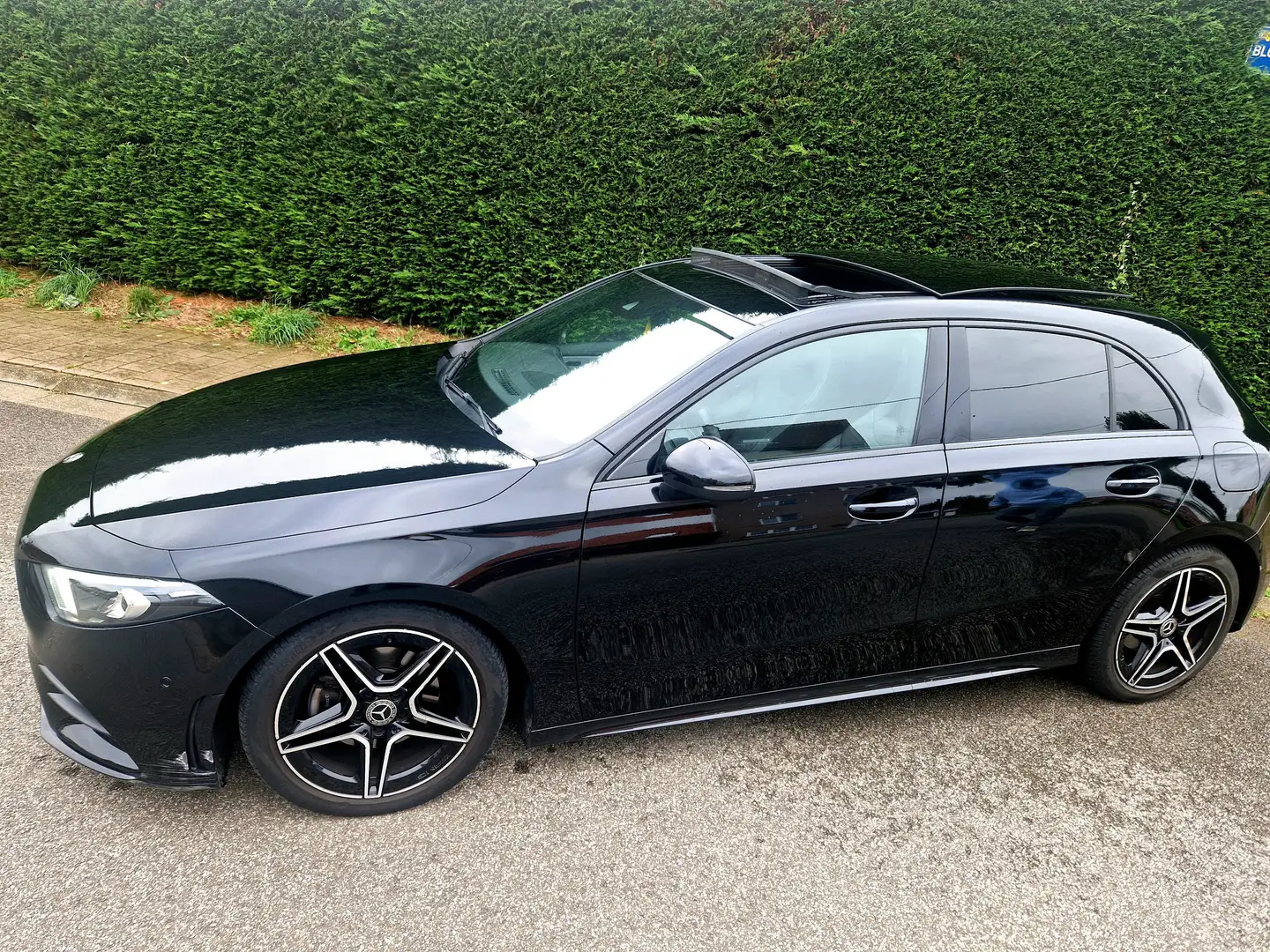 Mercedes-Benz A 180 A 180 d Business Solution AMG PANORAMA Noir - 2