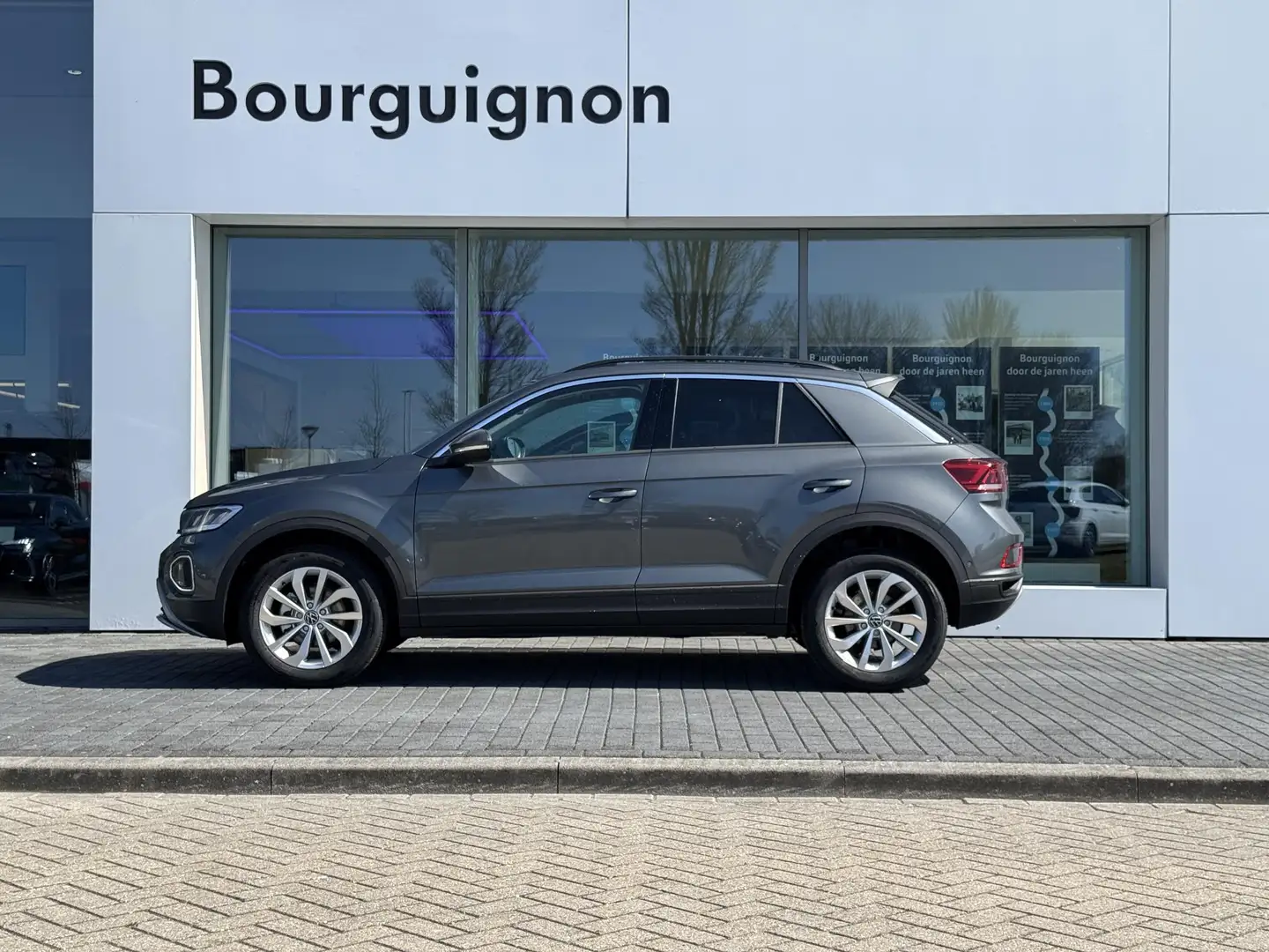 Volkswagen T-Roc Life Edition 1.0 TSI 116 pk | Camera | Cruise Cont Grijs - 2