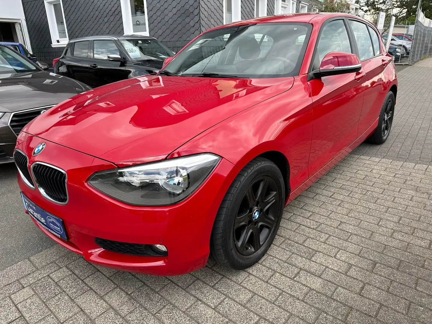 BMW 114 i Lim.5-trg.*NUR 86tkm*Alu*Klima*BC*Allwetter Rouge - 1