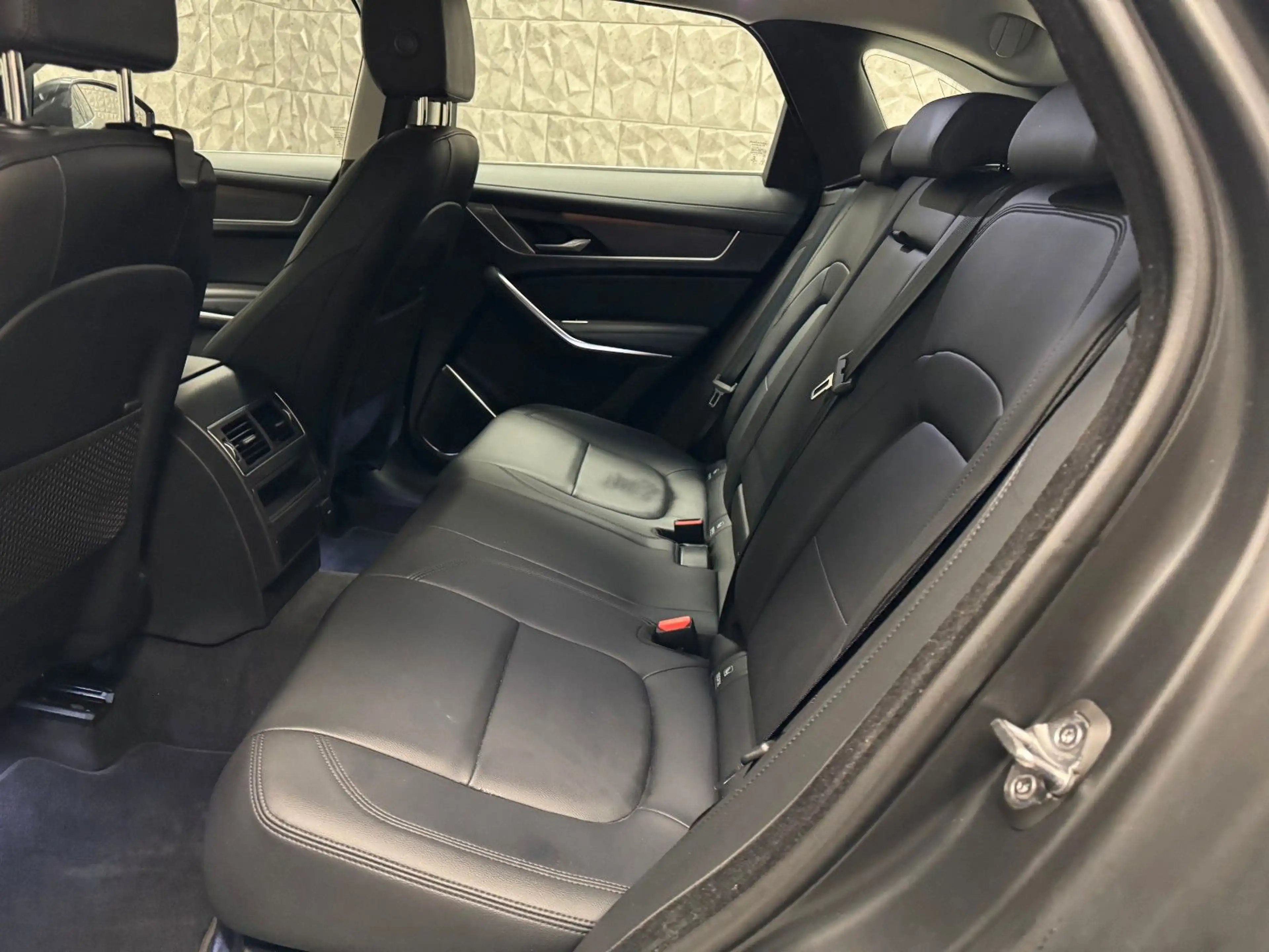 Jaguar F-Pace F-PACE P 400e AWD Plug-In Hybrid* — photo 14