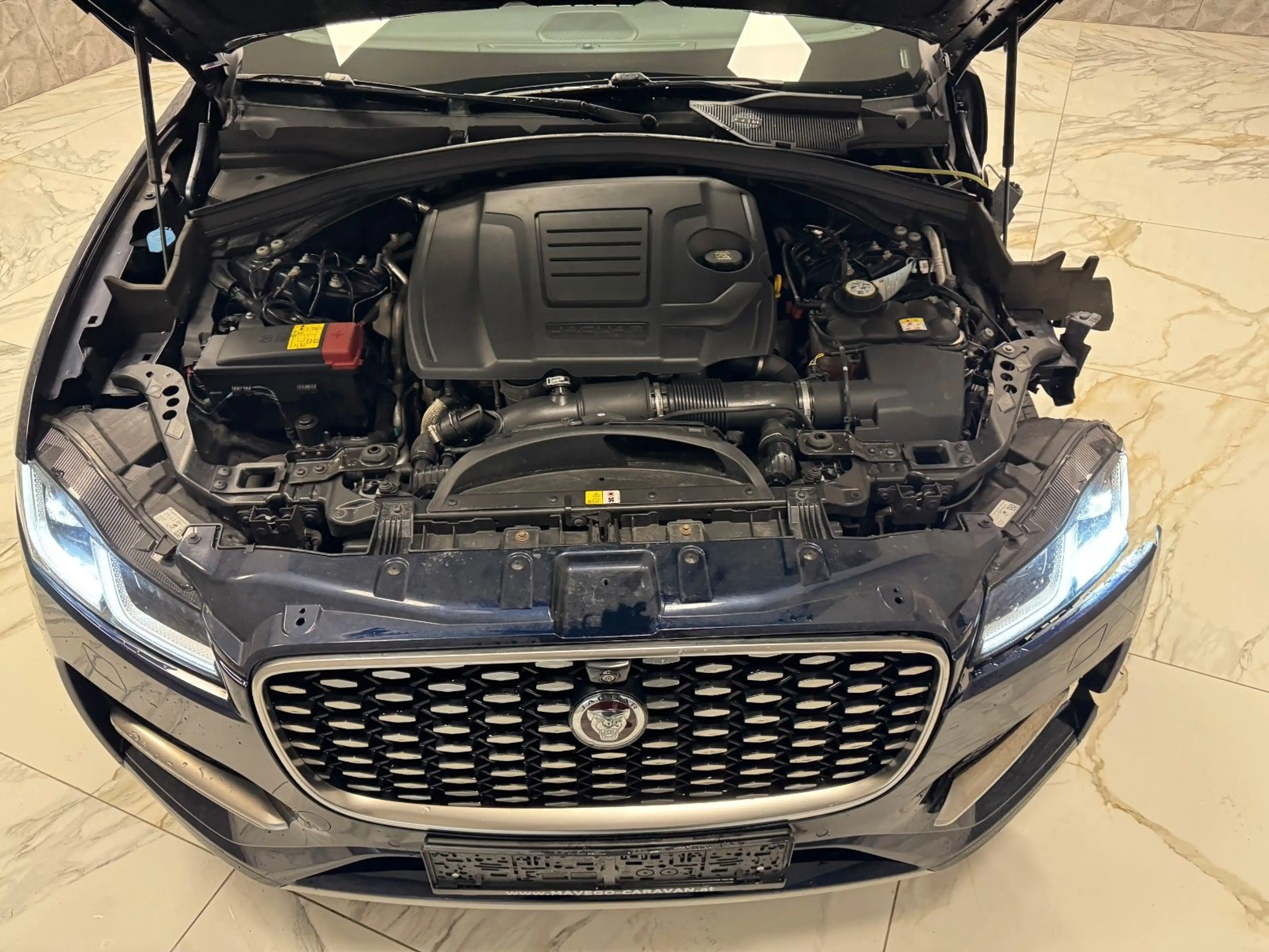 Jaguar F-Pace F-PACE P 400e AWD Plug-In Hybrid* — photo 10