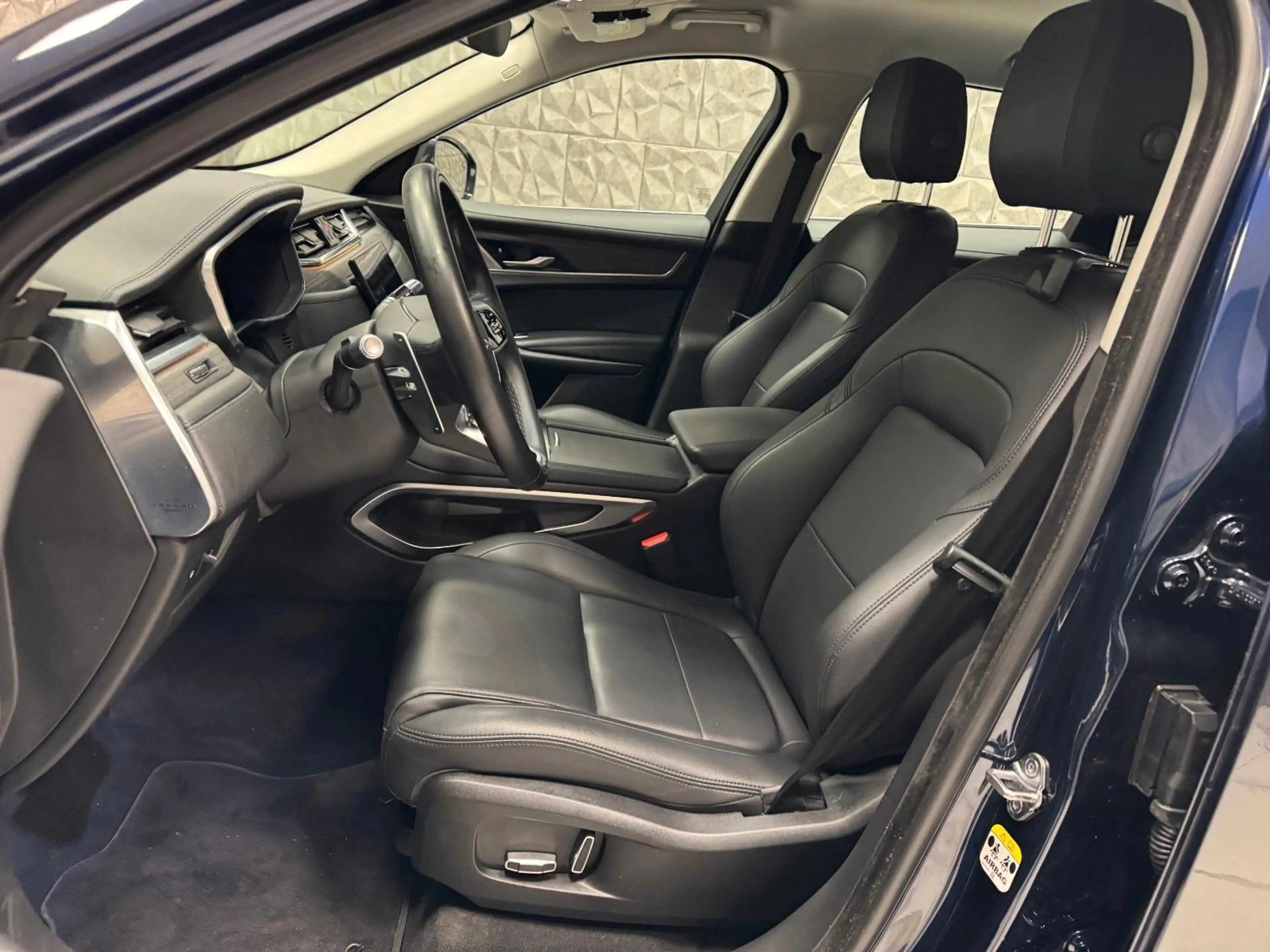 Jaguar F-Pace F-PACE P 400e AWD Plug-In Hybrid* — photo 12