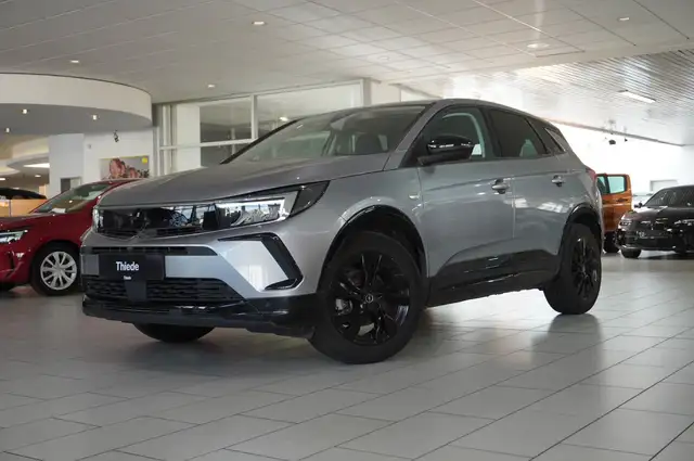 Opel Grandland X view 3