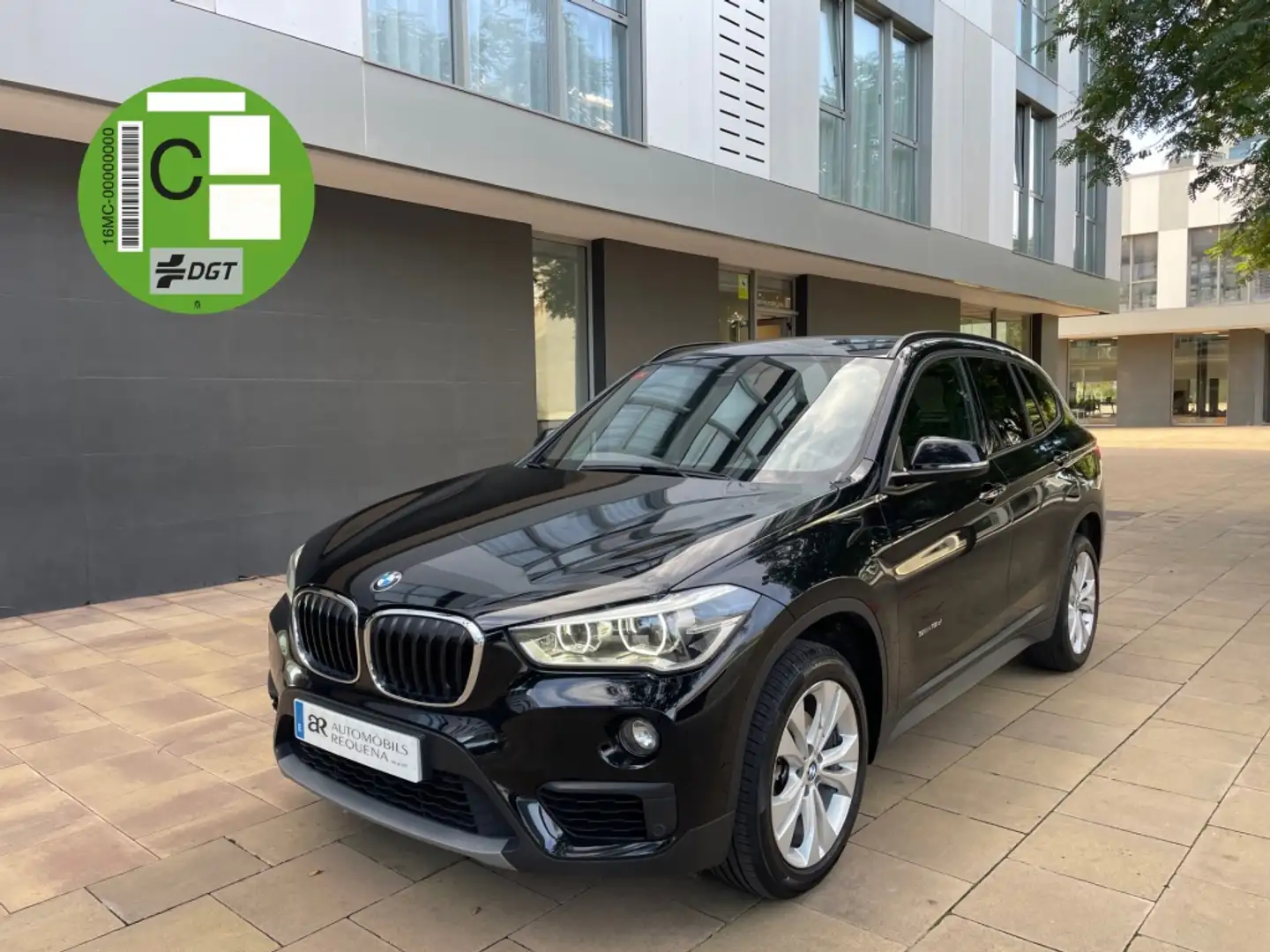 BMW X1 sDrive 18dA Zwart - 1