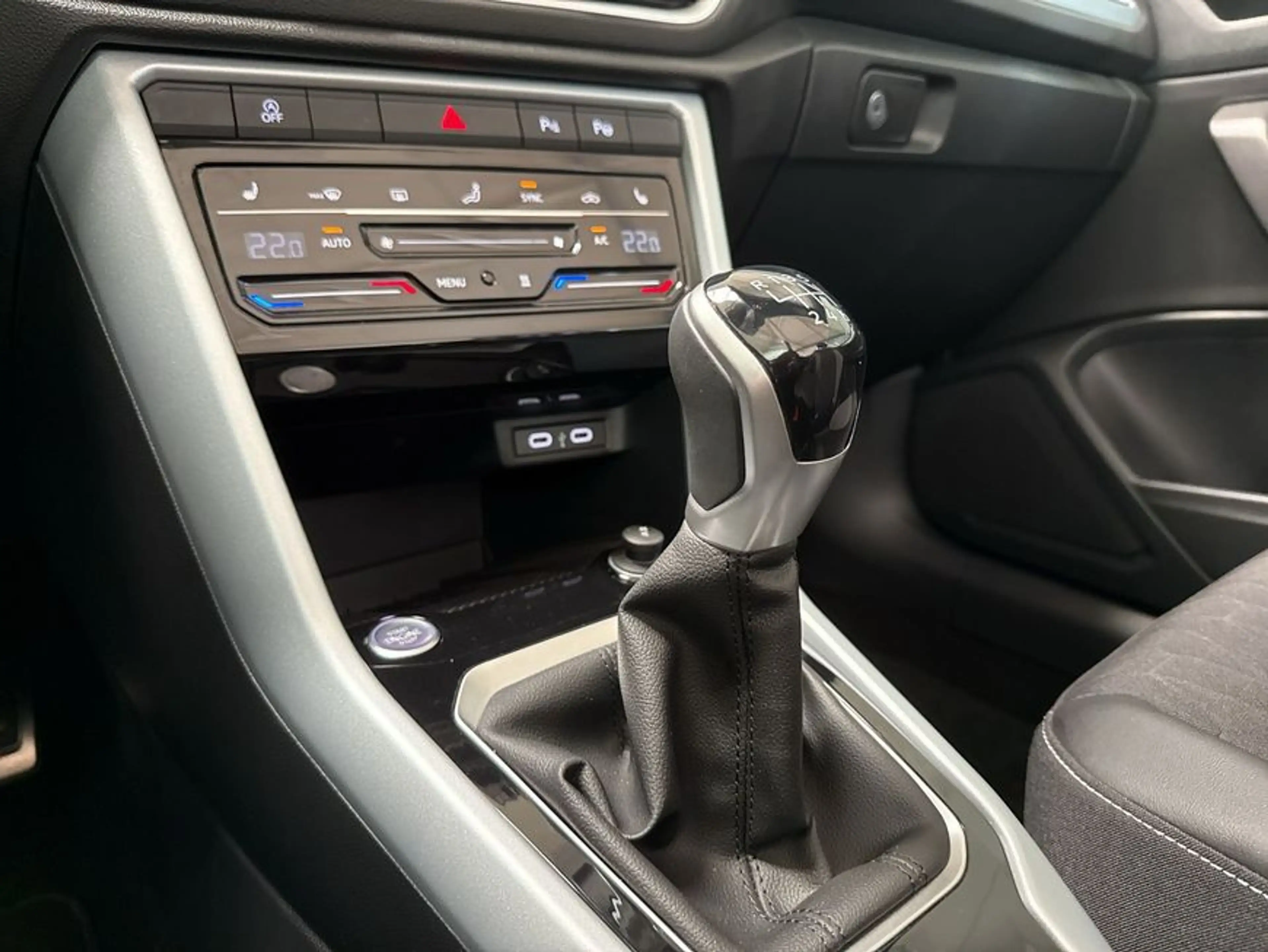 Volkswagen T-Roc Cabriolet 1.5 TSI Goal Kamera/Navi/Standheiz — photo 14
