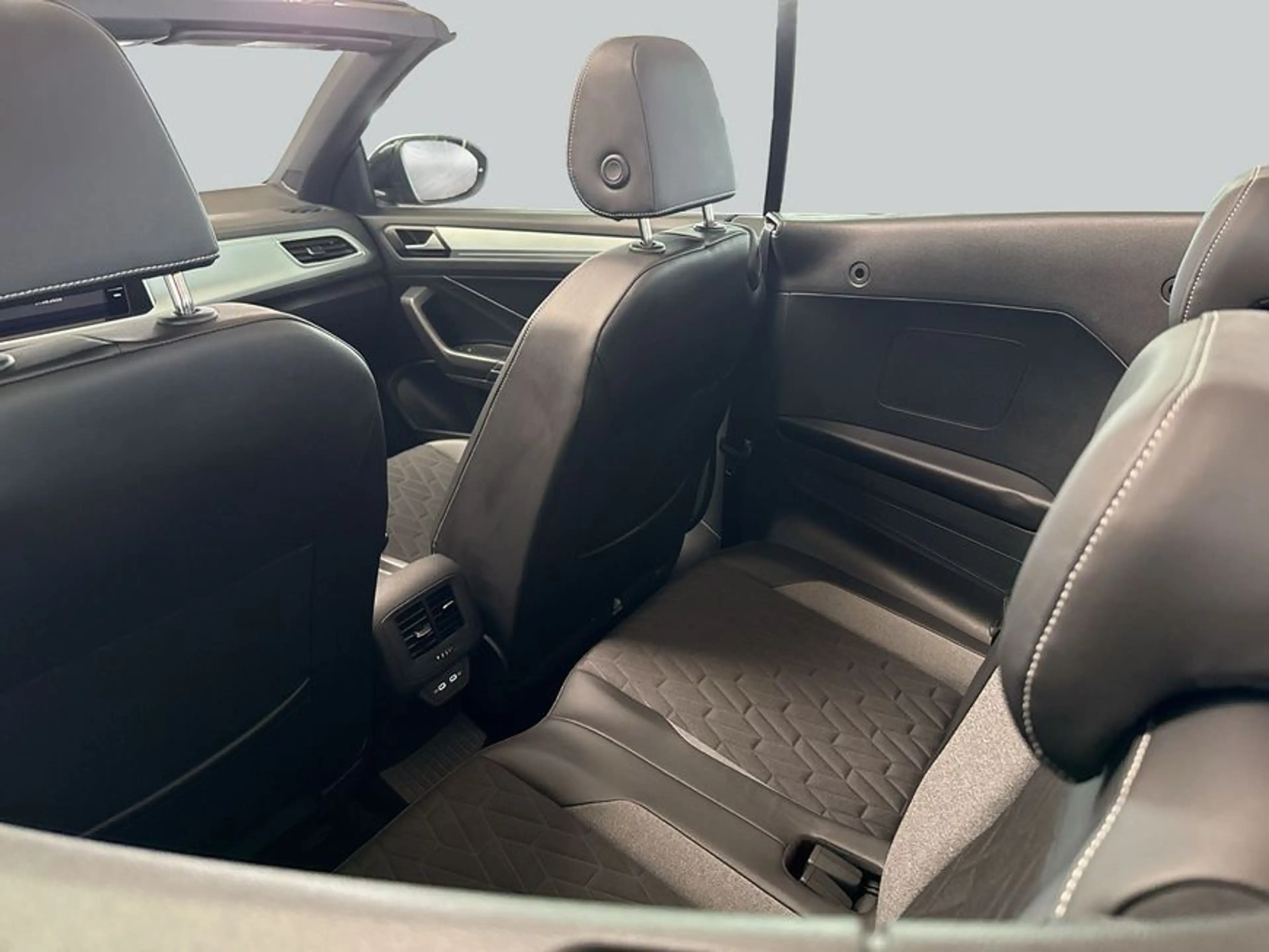 Volkswagen T-Roc Cabriolet 1.5 TSI Goal Kamera/Navi/Standheiz — photo 11