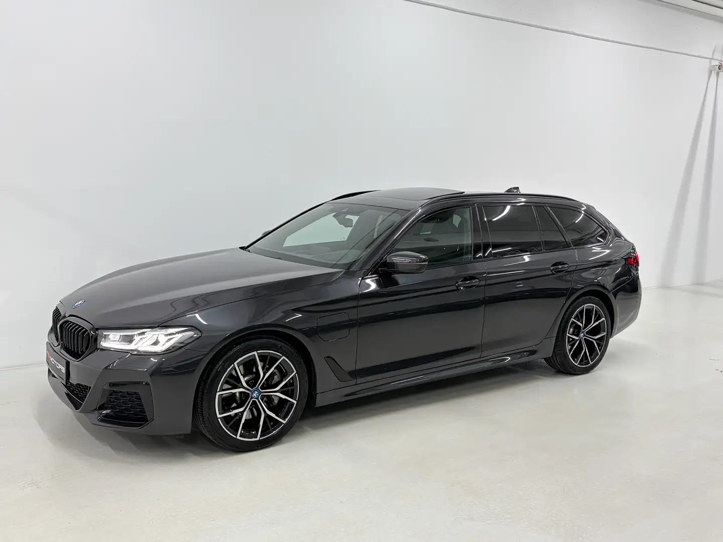 BMW 530 530 e xDrive M Sport Panorama Harman Kardon HUD Grau - 2