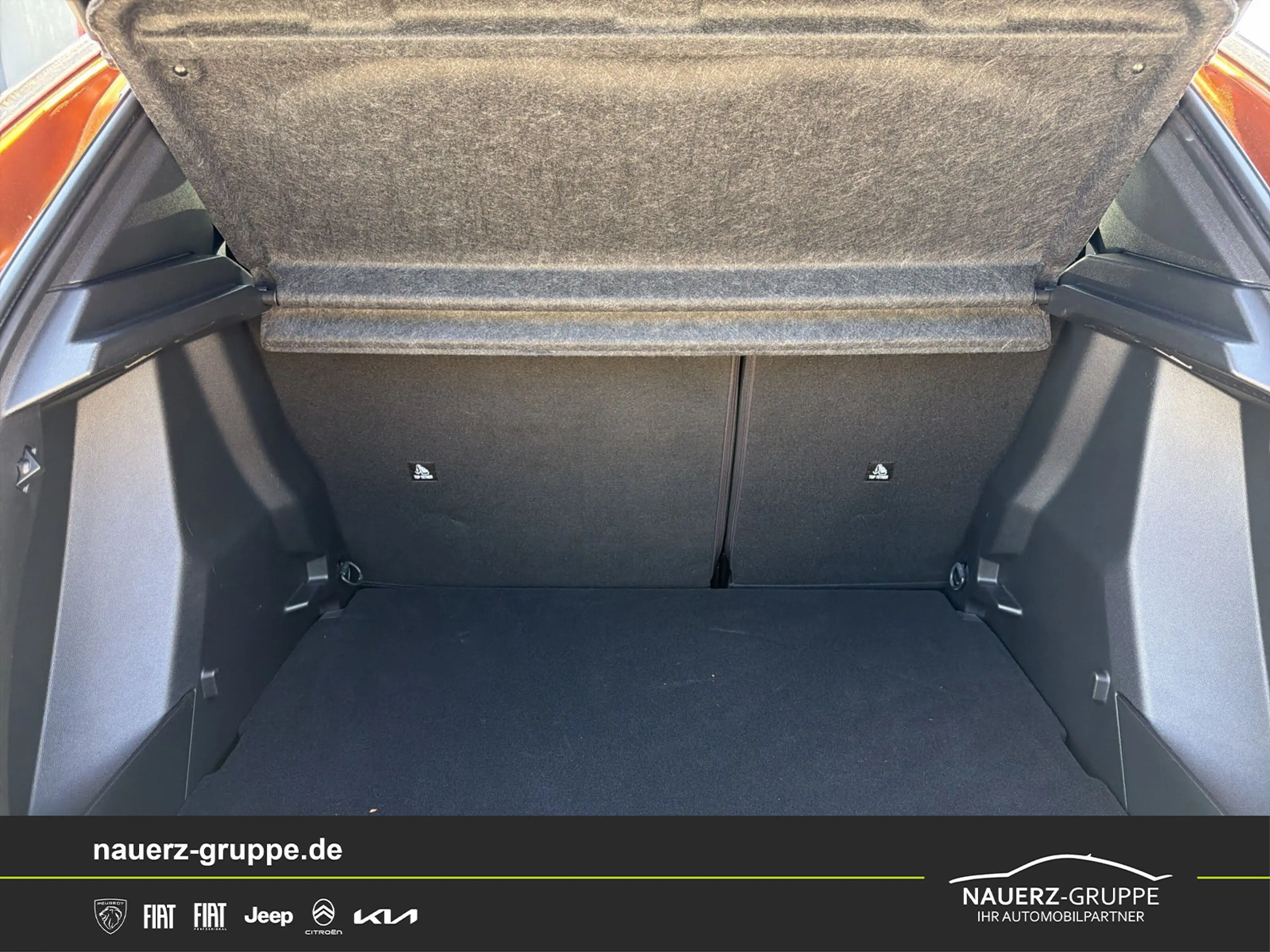 Peugeot e-2008 GT 136 NAVI SHZ — photo 6
