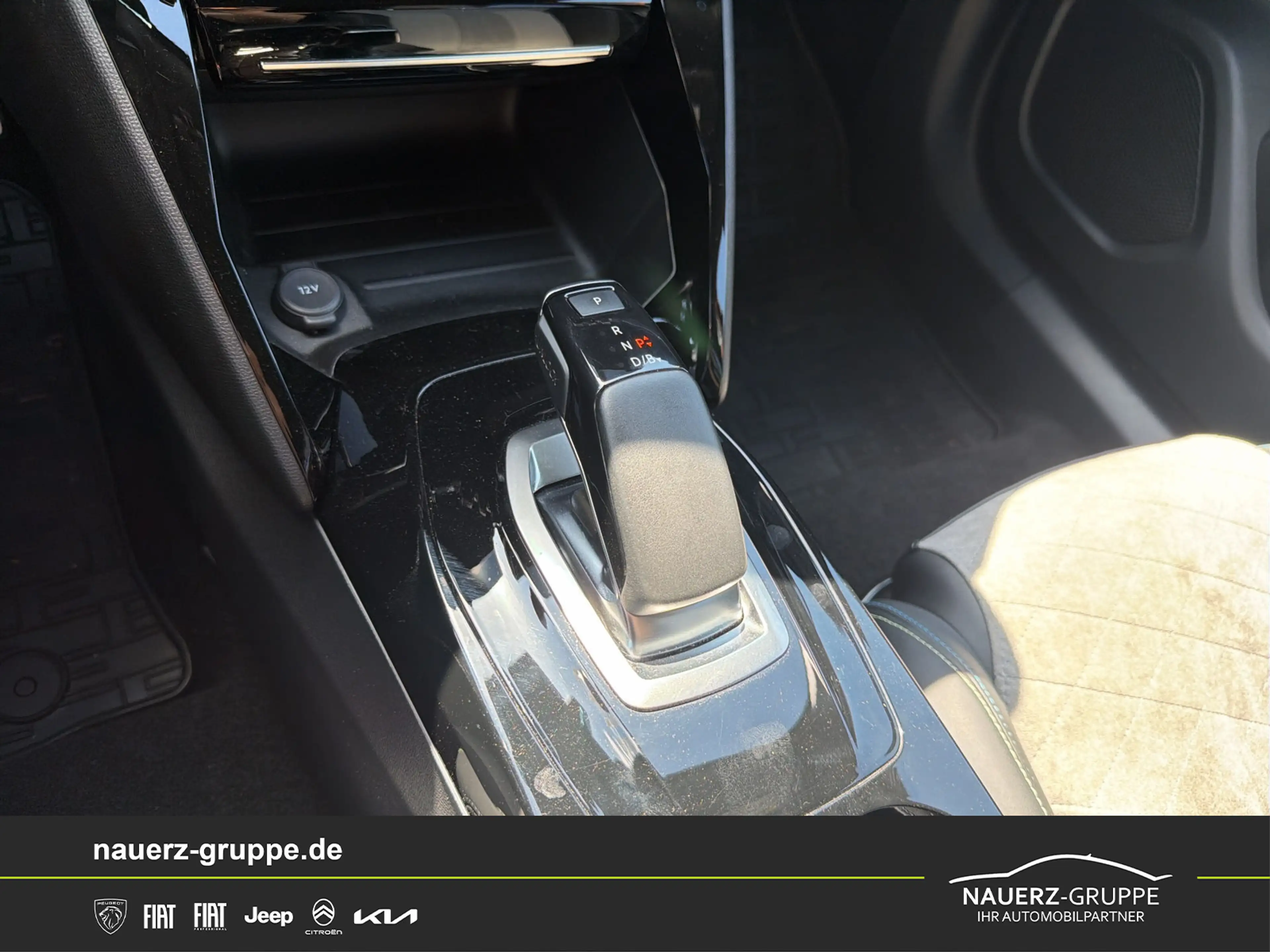 Peugeot e-2008 GT 136 NAVI SHZ — photo 14