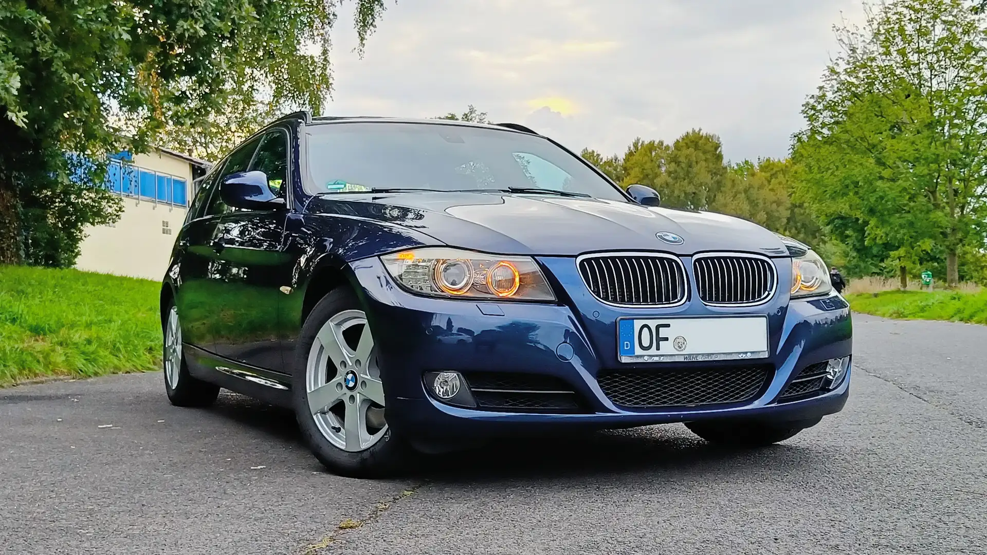 BMW 325 3er Touring 325i Touring Aut. Blau - 1