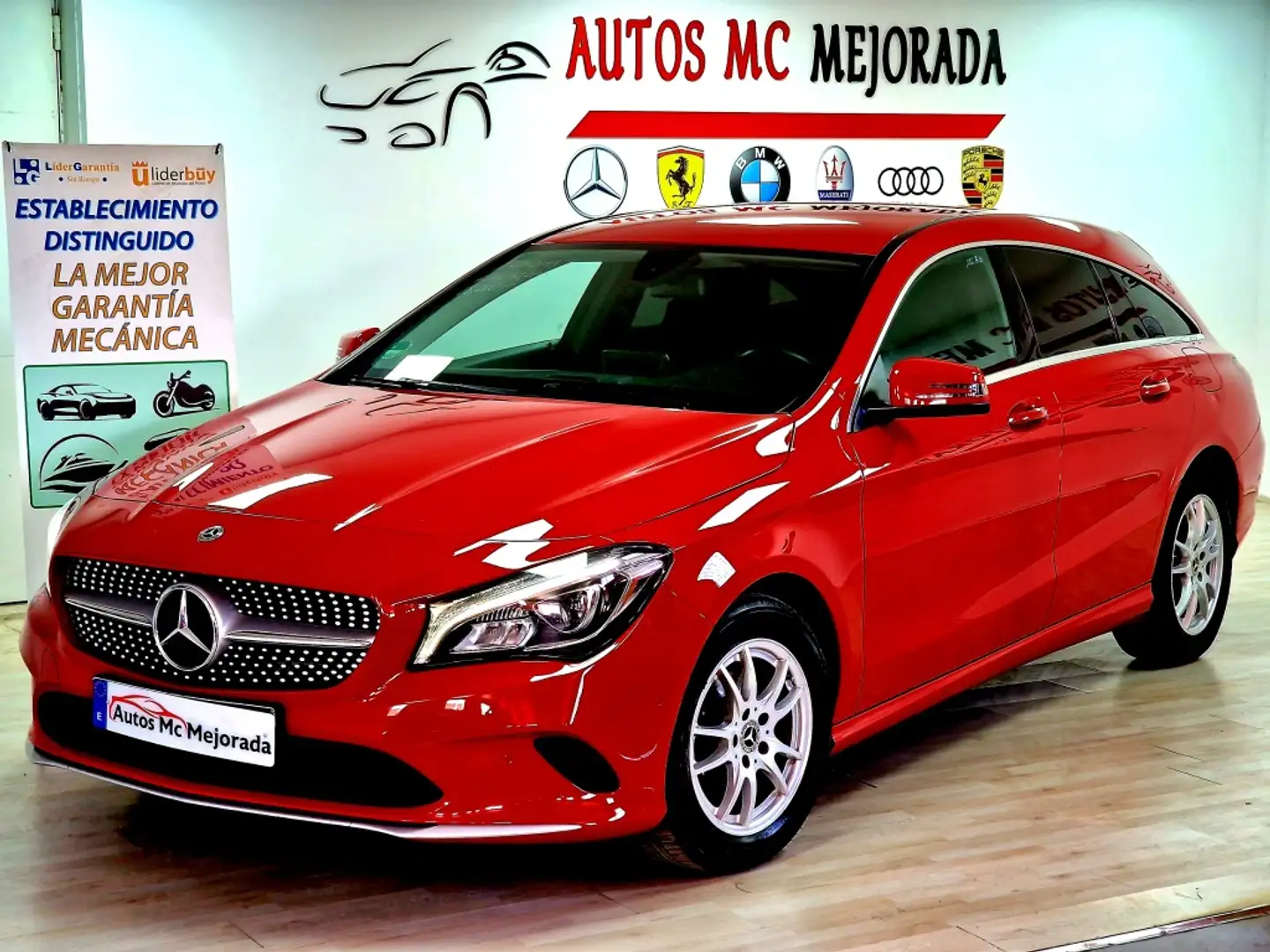 Mercedes-Benz CLA 180 Rojo - 1