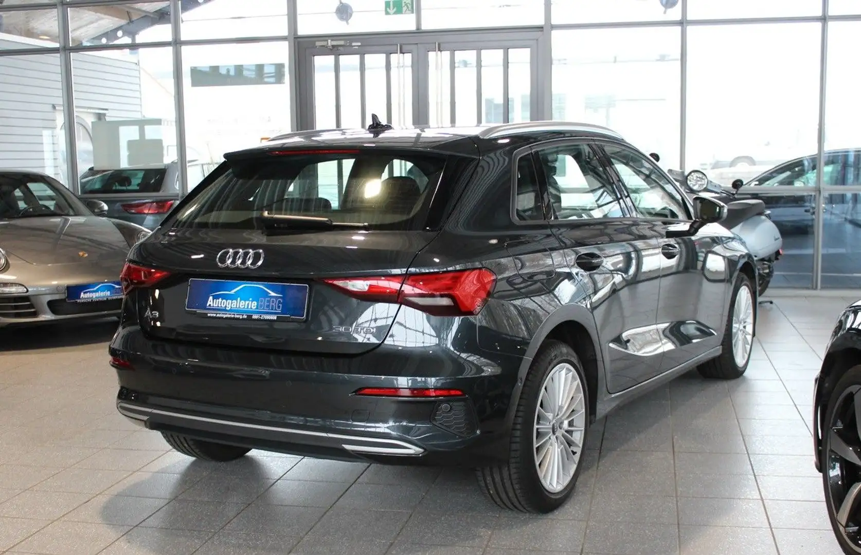 Audi A3 Sportback 30 TDI advanced Park Assist App Grau - 2
