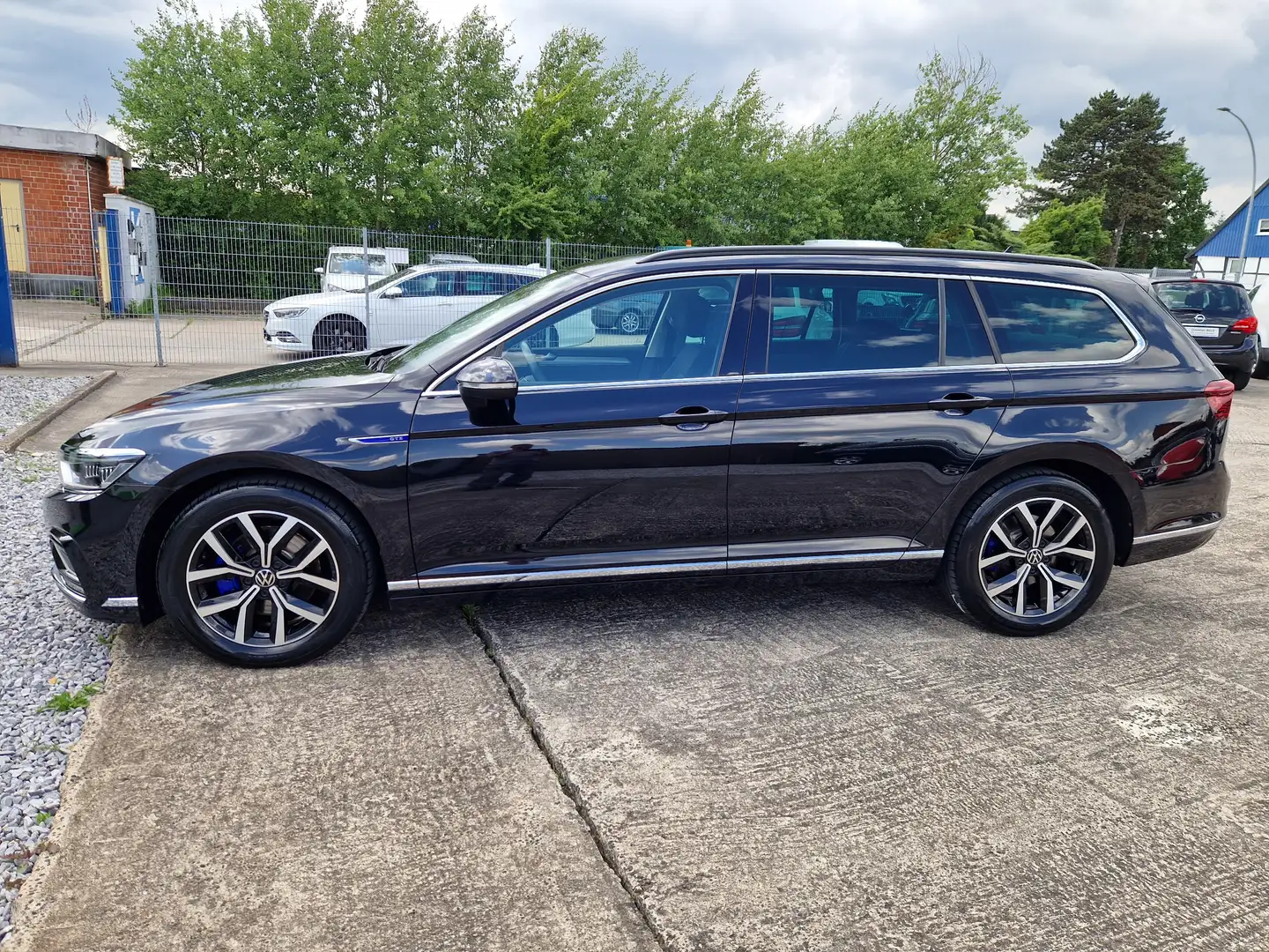 Volkswagen Passat Variant GTE Voll LED, AHK Schwarz - 2