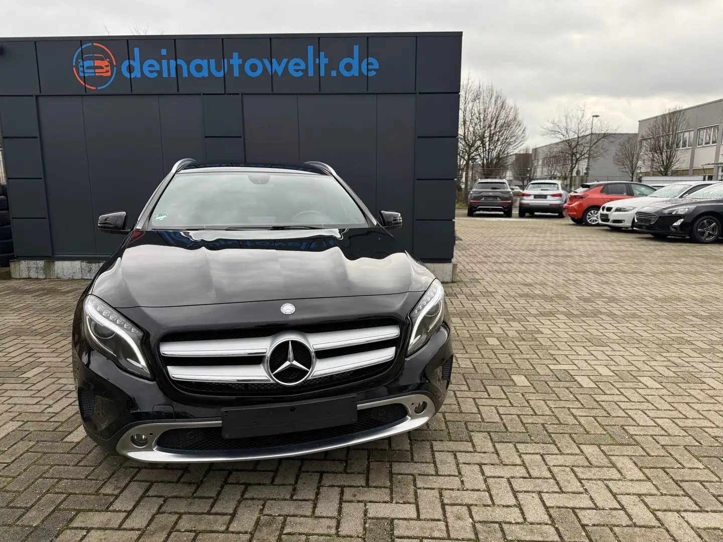 Mercedes-Benz GLA 180 CDI *Navi*Kamera*Automatik Schwarz - 2