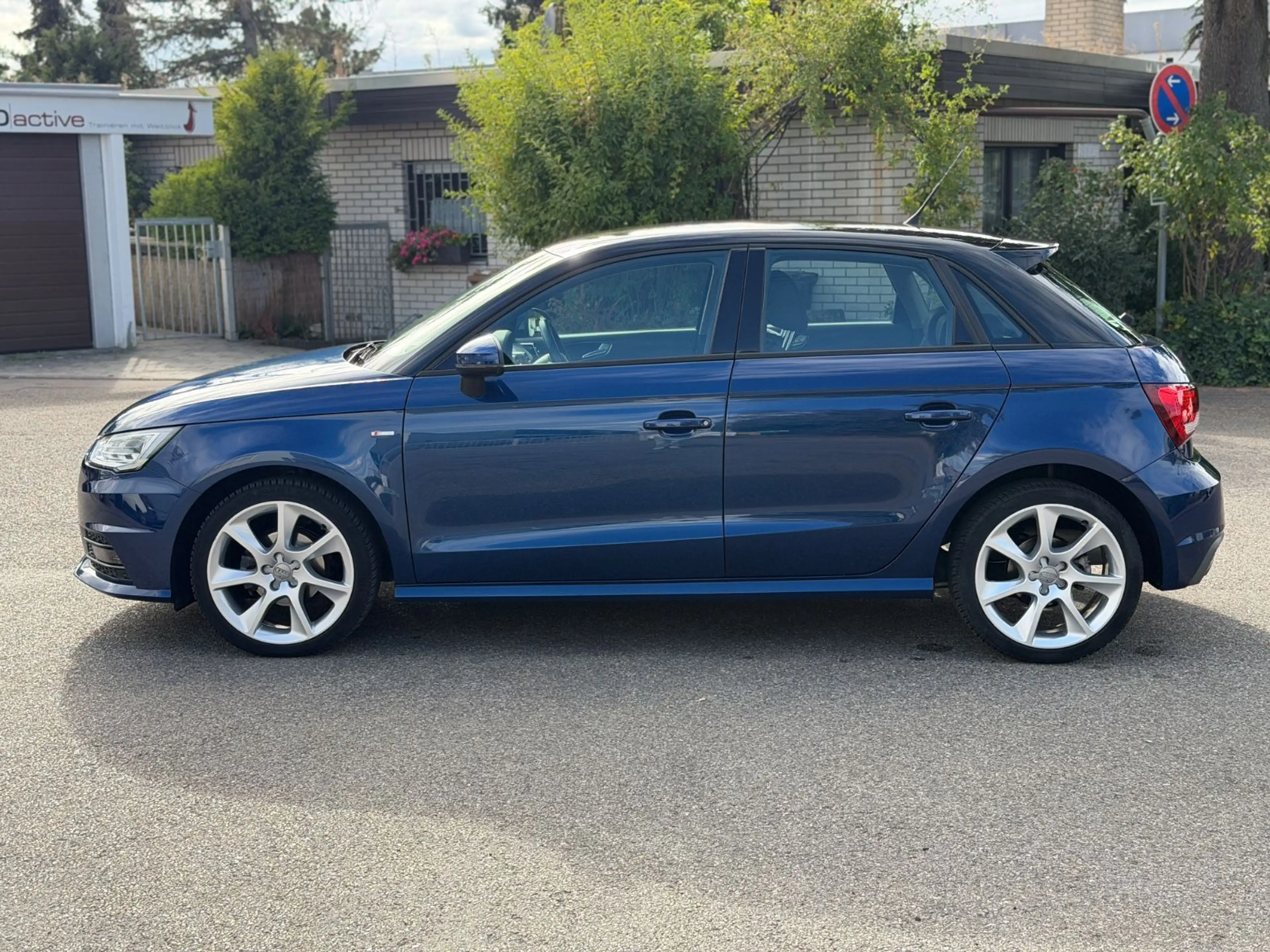 Audi A1 Sportback sport Navi SHZ Klima PDC S-Line — photo 2