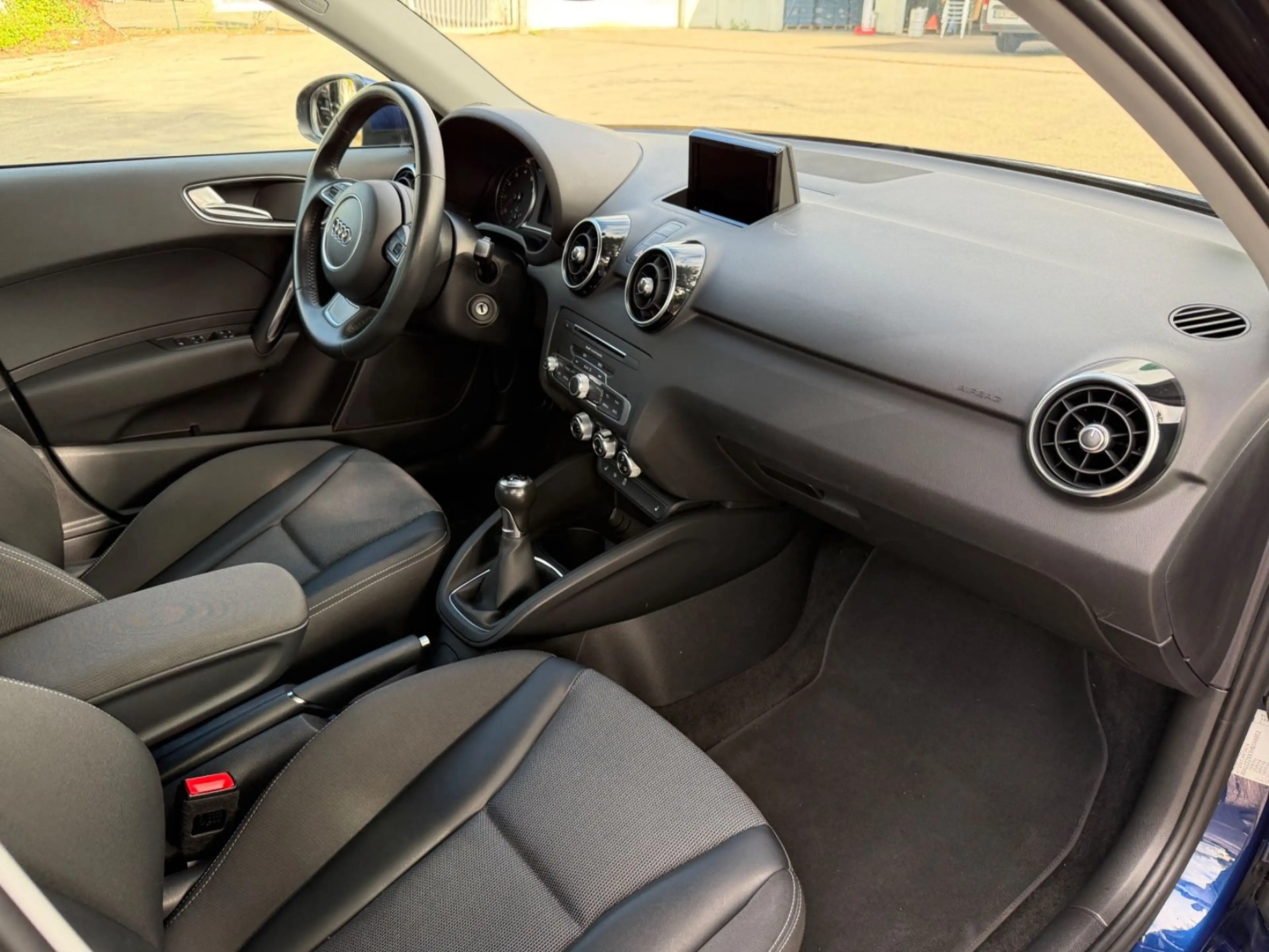 Audi A1 Sportback sport Navi SHZ Klima PDC S-Line — photo 12