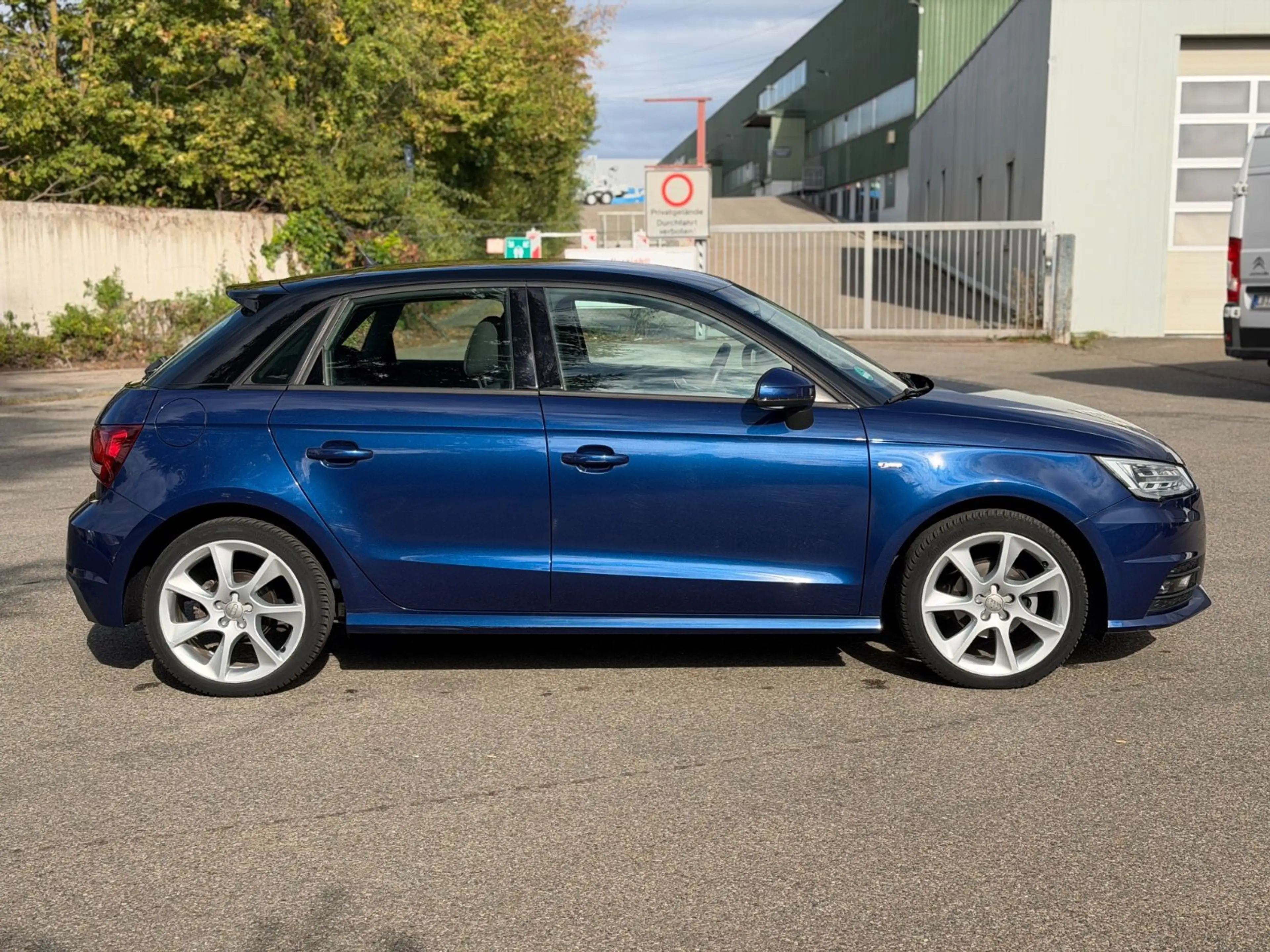 Audi A1 Sportback sport Navi SHZ Klima PDC S-Line — photo 6