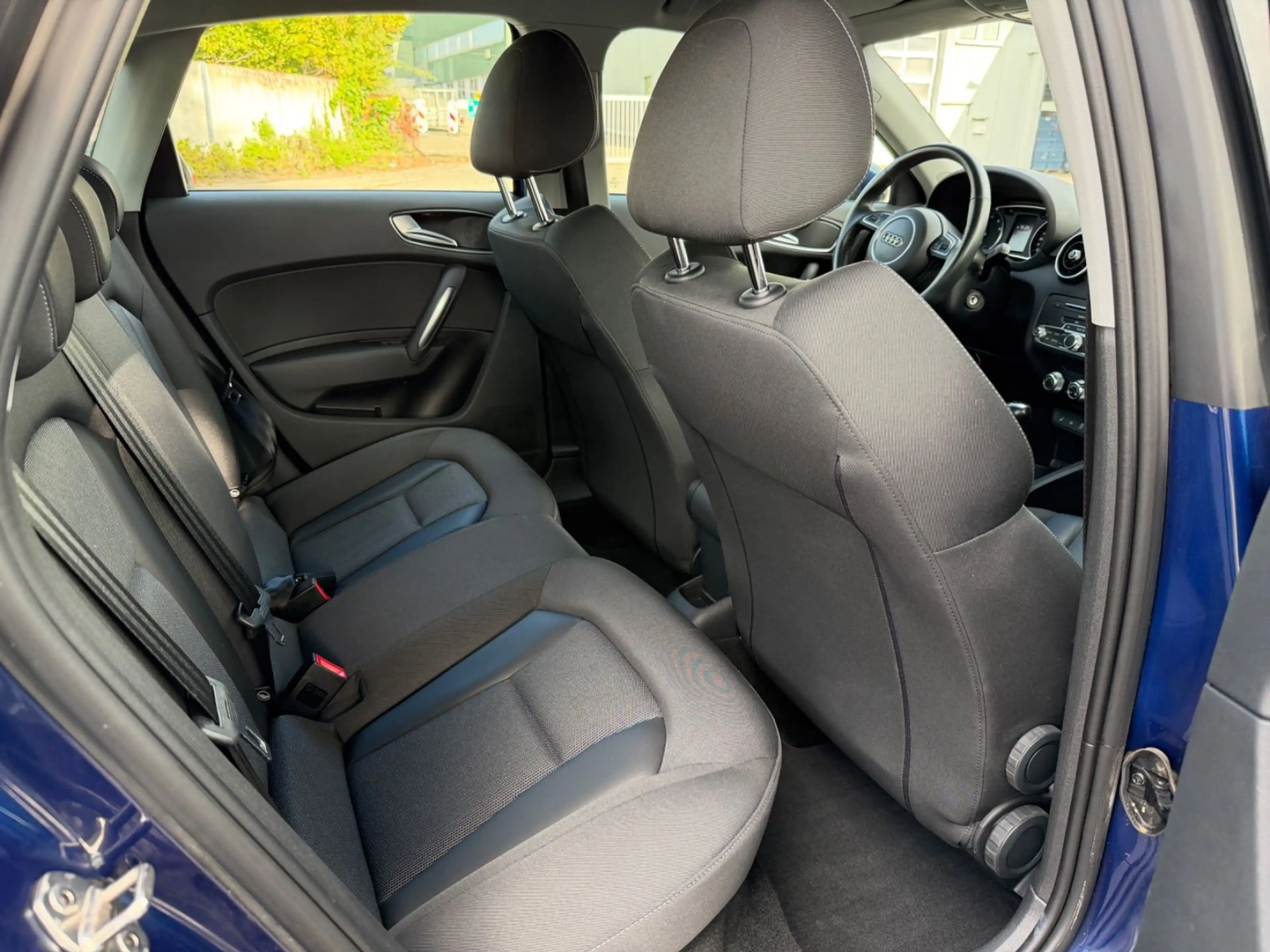 Audi A1 Sportback sport Navi SHZ Klima PDC S-Line — photo 14