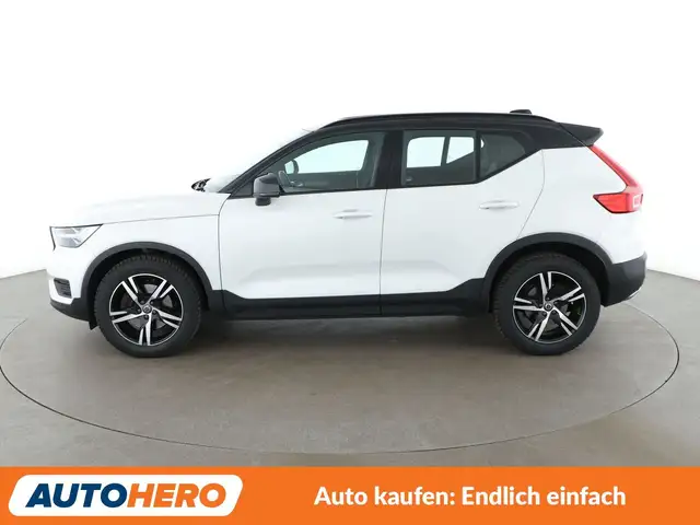 Volvo XC40 view 3