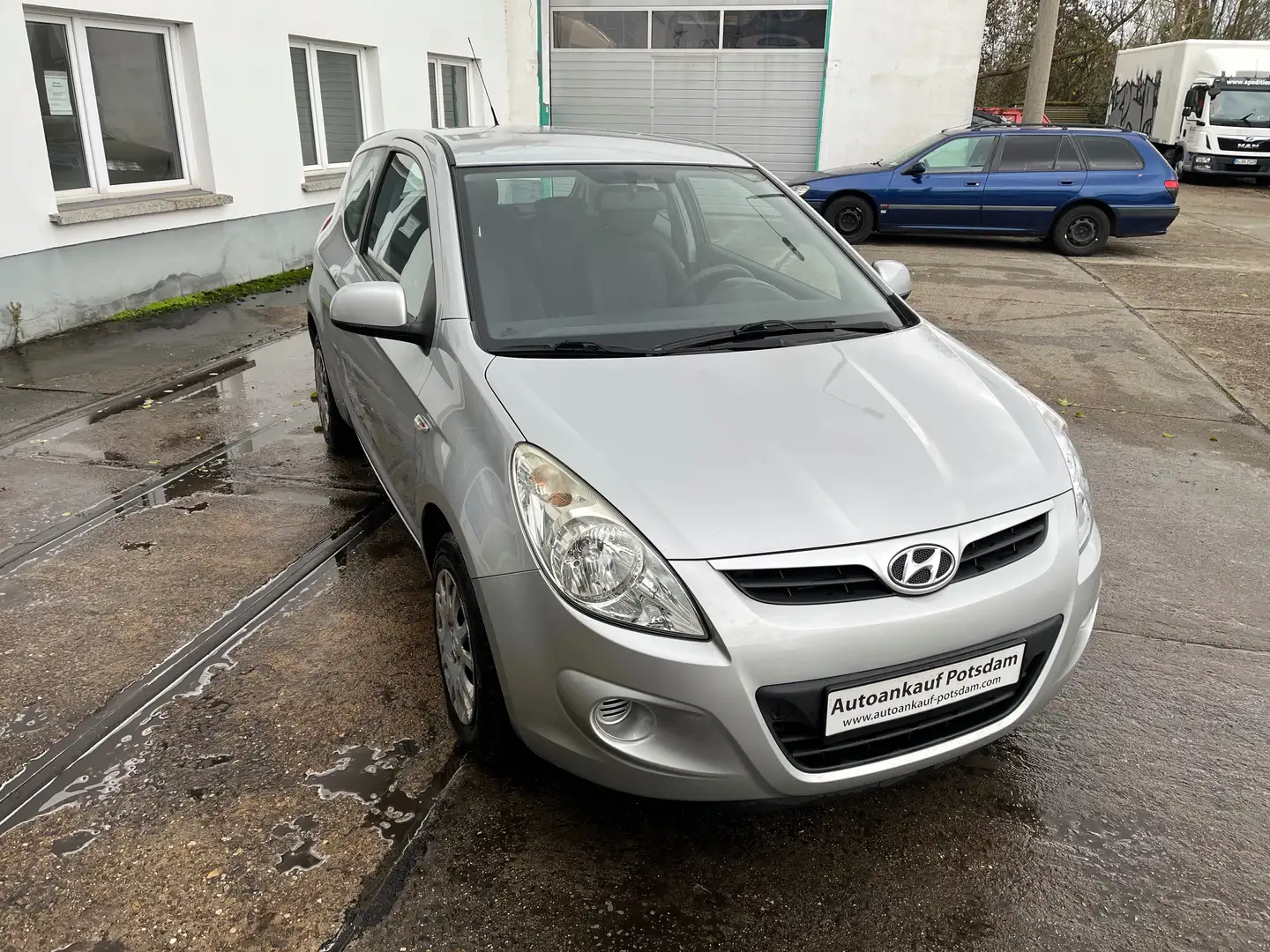 Hyundai i20 i20 1.2 Comfort, Klima, TÜV, Allwetterreifen Silber - 2